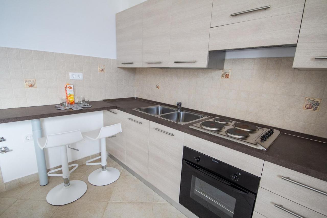 Apartments Umag Center, Seafront With Terrace In Umago Exterior foto