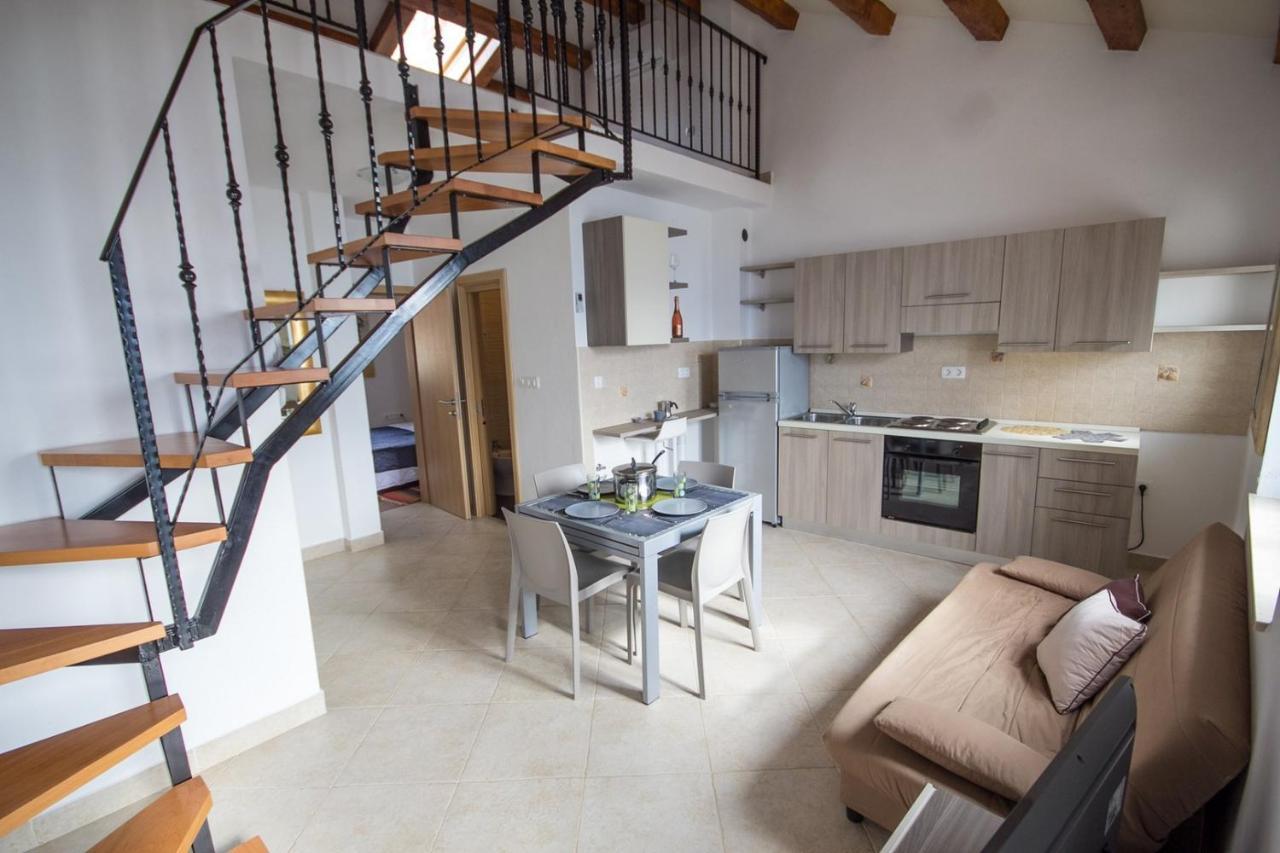 Apartments Umag Center, Seafront With Terrace In Umago Exterior foto